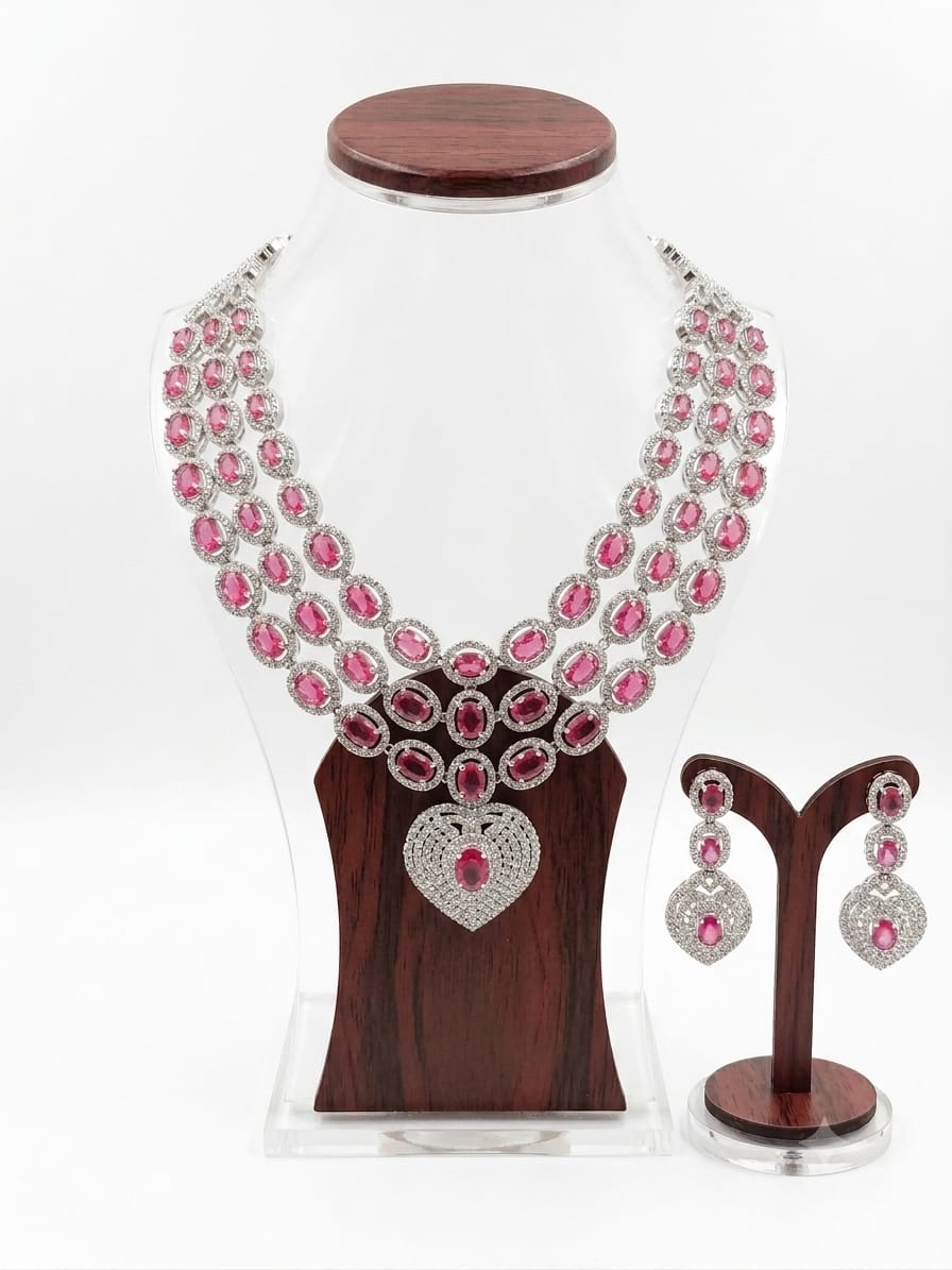 NECKLESS